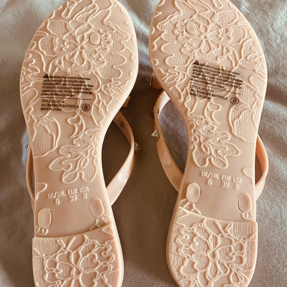 Beautiful sandals that make a SPARKLY STATEMENT! - Picture 4 of 4